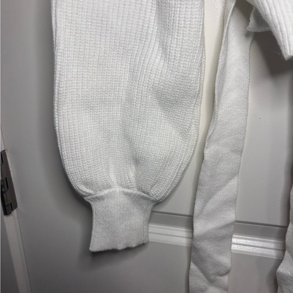 NWT White Wrap Sweater with unique design - Picture 5 of 6